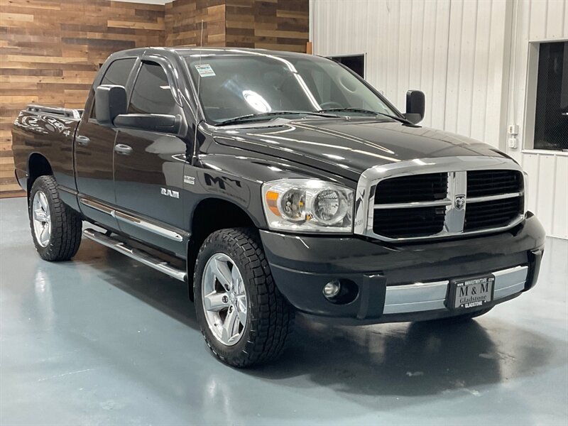 2008 Dodge Ram 1500 Laramie 4X4 / 5.7L V8 Hemi / 1-OWNER / 82K MILES  / NEW SET OF TIRES - Photo 2 - Gladstone, OR 97027