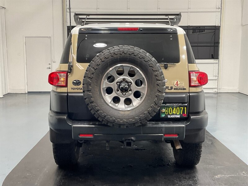 2011 Toyota FJ Cruiser 4X4 / V6 / Backup Camera / NO RUST / 109K MILES  / REAR DIFF LOCK - Photo 6 - Gladstone, OR 97027