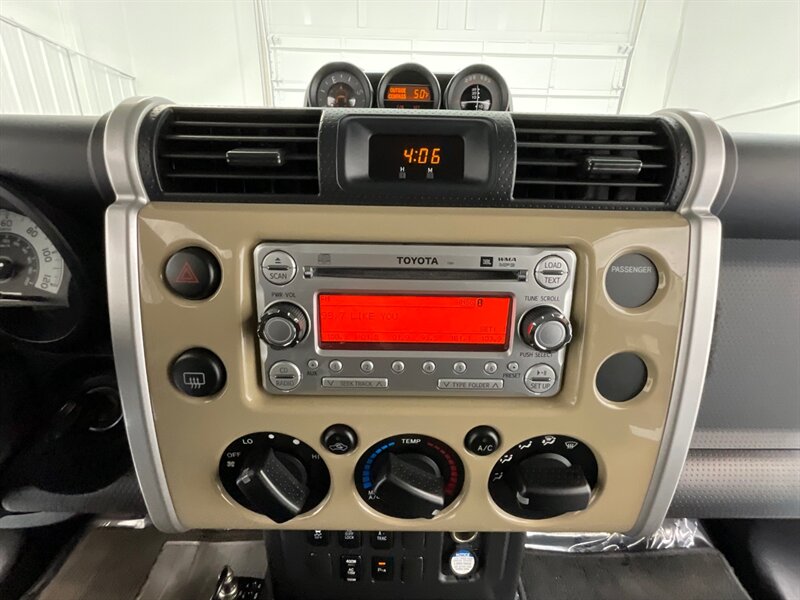 2011 Toyota FJ Cruiser 4X4 / V6 / Backup Camera / NO RUST / 109K MILES  / REAR DIFF LOCK - Photo 16 - Gladstone, OR 97027