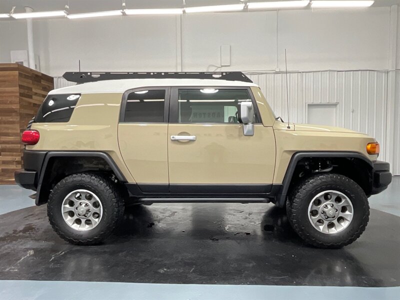 2011 Toyota FJ Cruiser 4X4 / V6 / Backup Camera / NO RUST / 109K MILES  / REAR DIFF LOCK - Photo 4 - Gladstone, OR 97027