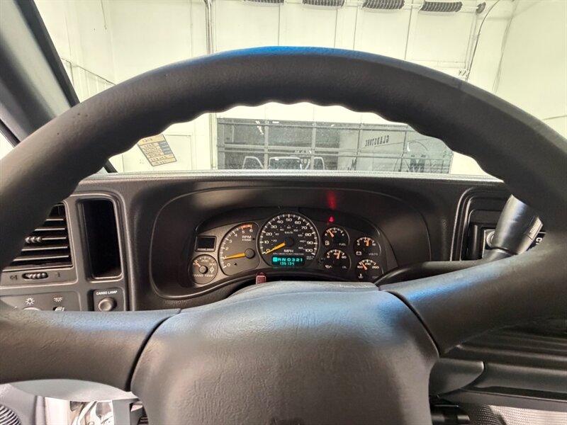 2001 Chevrolet Silverado 2500 2500HD LS Regular Cab 4X4 8.1L V8 / NEW TIRES / LONG BED / ZERO RUST / 136K MILES - Photo 34 - Gladstone, OR 97027