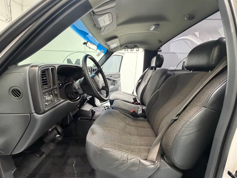 2001 Chevrolet Silverado 2500 2500HD LS Regular Cab 4X4 8.1L V8 / NEW TIRES / LONG BED / ZERO RUST / 136K MILES - Photo 12 - Gladstone, OR 97027
