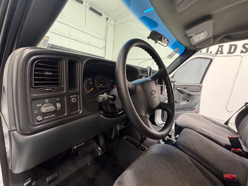 2001 Chevrolet Silverado 2500 2500HD LS Regular Cab 4X4 8.1L V8 / NEW TIRES / LONG BED / ZERO RUST / 136K MILES - Photo 19 - Gladstone, OR 97027