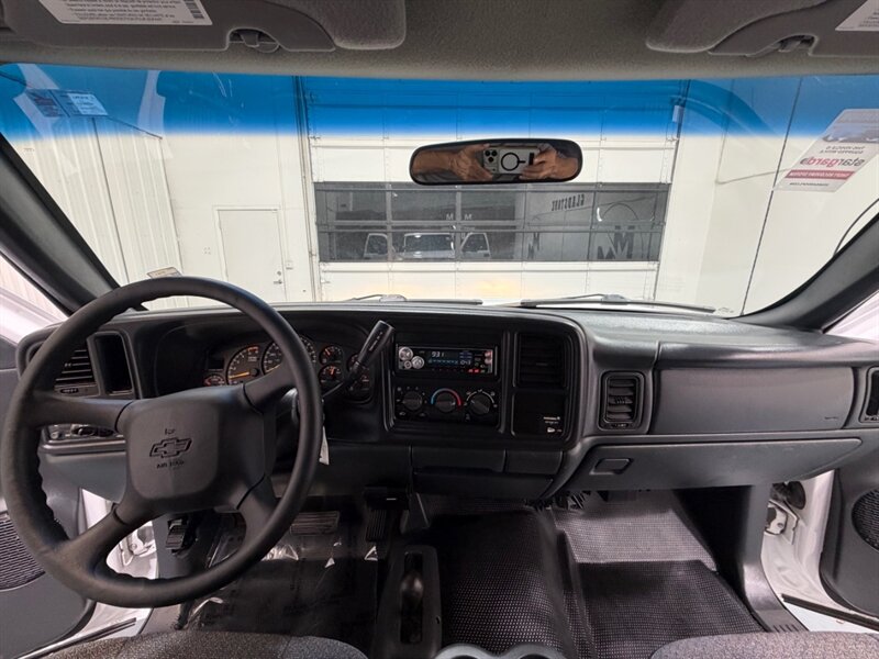 2001 Chevrolet Silverado 2500 2500HD LS Regular Cab 4X4 8.1L V8 / NEW TIRES / LONG BED / ZERO RUST / 136K MILES - Photo 33 - Gladstone, OR 97027