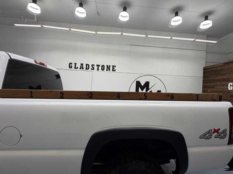 2001 Chevrolet Silverado 2500 2500HD LS Regular Cab 4X4 8.1L V8 / NEW TIRES / LONG BED / ZERO RUST / 136K MILES - Photo 9 - Gladstone, OR 97027