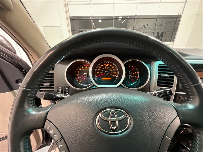 2006 Toyota 4Runner Limited Sport Utility 4.0L V6 / Leather / Sunroof  / Heated Seats / Local RUST FREE - Photo 37 - Gladstone, OR 97027