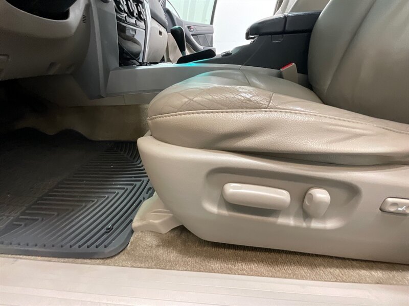 2006 Toyota 4Runner Limited Sport Utility 4.0L V6 / Leather / Sunroof  / Heated Seats / Local RUST FREE - Photo 31 - Gladstone, OR 97027