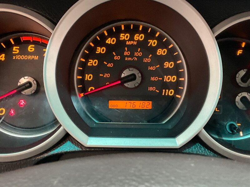 2006 Toyota 4Runner Limited Sport Utility 4.0L V6 / Leather / Sunroof  / Heated Seats / Local RUST FREE - Photo 18 - Gladstone, OR 97027