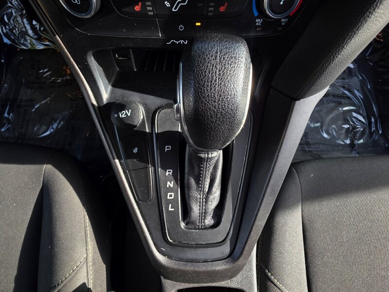 2018 Ford Focus SE BACK-UP CAM / PARK SENSORS / BLIND SPOT MONITOR / LOCAL FRESH TRADE-IN / EXCELLENT CONDITION - Photo 43 - Portland, OR 97217