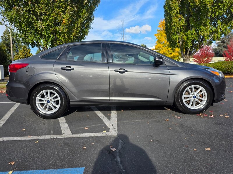 2018 Ford Focus SE BACK-UP CAM / PARK SENSORS / BLIND SPOT MONITOR / LOCAL FRESH TRADE-IN / EXCELLENT CONDITION - Photo 3 - Portland, OR 97217