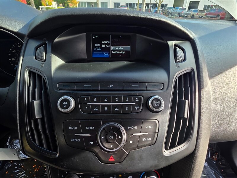 2018 Ford Focus SE BACK-UP CAM / PARK SENSORS / BLIND SPOT MONITOR / LOCAL FRESH TRADE-IN / EXCELLENT CONDITION - Photo 42 - Portland, OR 97217