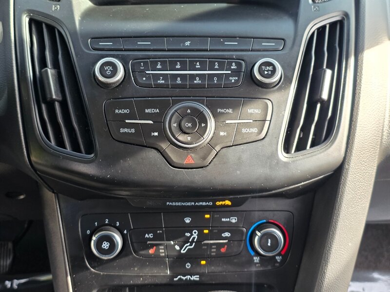 2018 Ford Focus SE BACK-UP CAM / PARK SENSORS / BLIND SPOT MONITOR / LOCAL FRESH TRADE-IN / EXCELLENT CONDITION - Photo 40 - Portland, OR 97217