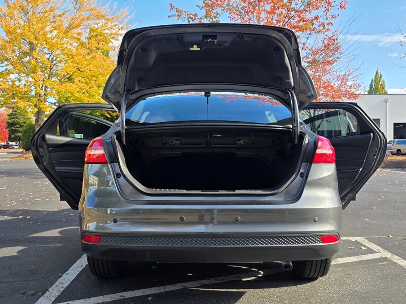 2018 Ford Focus SE BACK-UP CAM / PARK SENSORS / BLIND SPOT MONITOR / LOCAL FRESH TRADE-IN / EXCELLENT CONDITION - Photo 22 - Portland, OR 97217