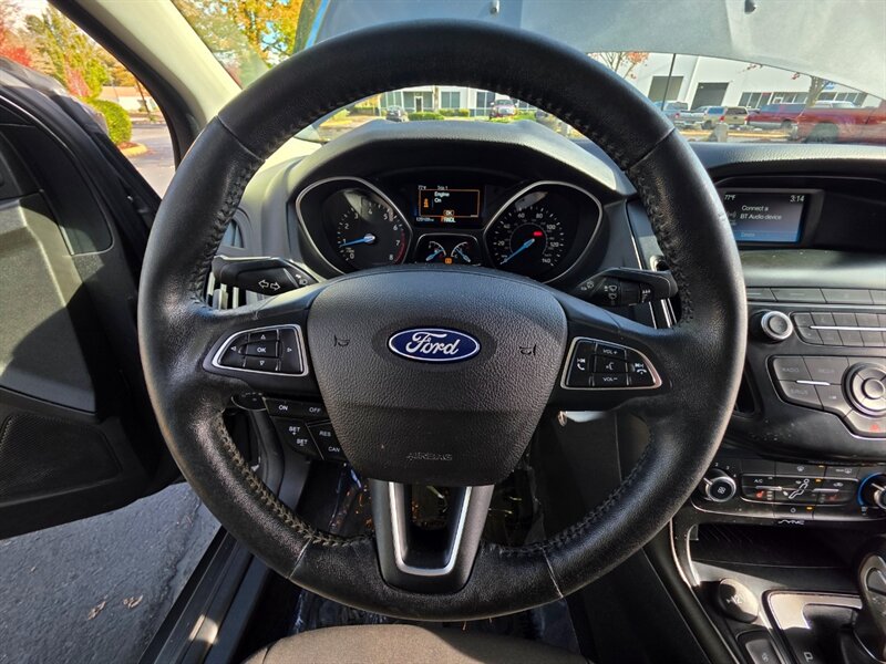 2018 Ford Focus SE BACK-UP CAM / PARK SENSORS / BLIND SPOT MONITOR / LOCAL FRESH TRADE-IN / EXCELLENT CONDITION - Photo 38 - Portland, OR 97217