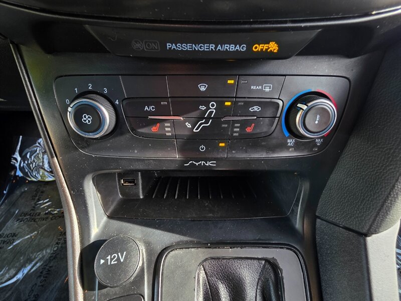 2018 Ford Focus SE BACK-UP CAM / PARK SENSORS / BLIND SPOT MONITOR / LOCAL FRESH TRADE-IN / EXCELLENT CONDITION - Photo 41 - Portland, OR 97217
