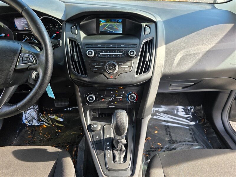 2018 Ford Focus SE BACK-UP CAM / PARK SENSORS / BLIND SPOT MONITOR / LOCAL FRESH TRADE-IN / EXCELLENT CONDITION - Photo 39 - Portland, OR 97217