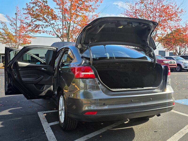 2018 Ford Focus SE BACK-UP CAM / PARK SENSORS / BLIND SPOT MONITOR / LOCAL FRESH TRADE-IN / EXCELLENT CONDITION - Photo 27 - Portland, OR 97217
