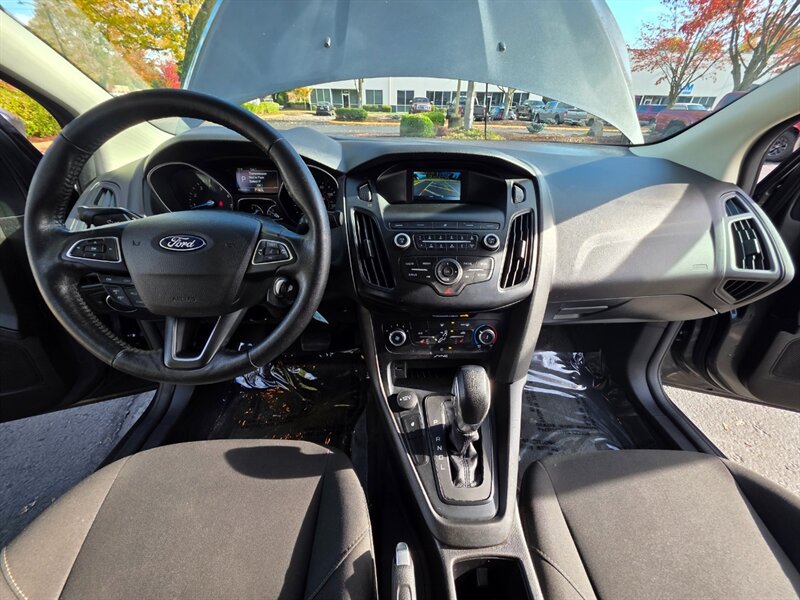 2018 Ford Focus SE BACK-UP CAM / PARK SENSORS / BLIND SPOT MONITOR / LOCAL FRESH TRADE-IN / EXCELLENT CONDITION - Photo 17 - Portland, OR 97217
