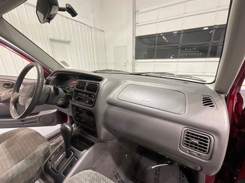 2001 Suzuki Vitara JLX Sport Utility 4X4 / 4Cyl / 1-OWNER / 59K MILES  / ZERO RUST / BRAND NEW TIRES - Photo 35 - Gladstone, OR 97027