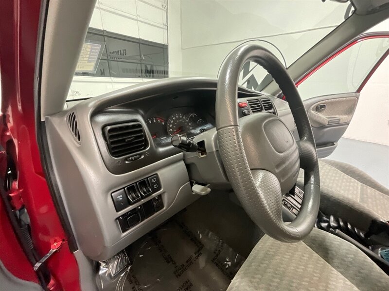 2001 Suzuki Vitara JLX Sport Utility 4X4 / 4Cyl / 1-OWNER / 59K MILES  / ZERO RUST / BRAND NEW TIRES - Photo 21 - Gladstone, OR 97027
