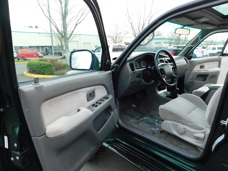 2001 Toyota 4Runner 4X4 / V6 CENTER LOCK / TIMING BELT DONE / LIFTED !   - Photo 13 - Portland, OR 97217