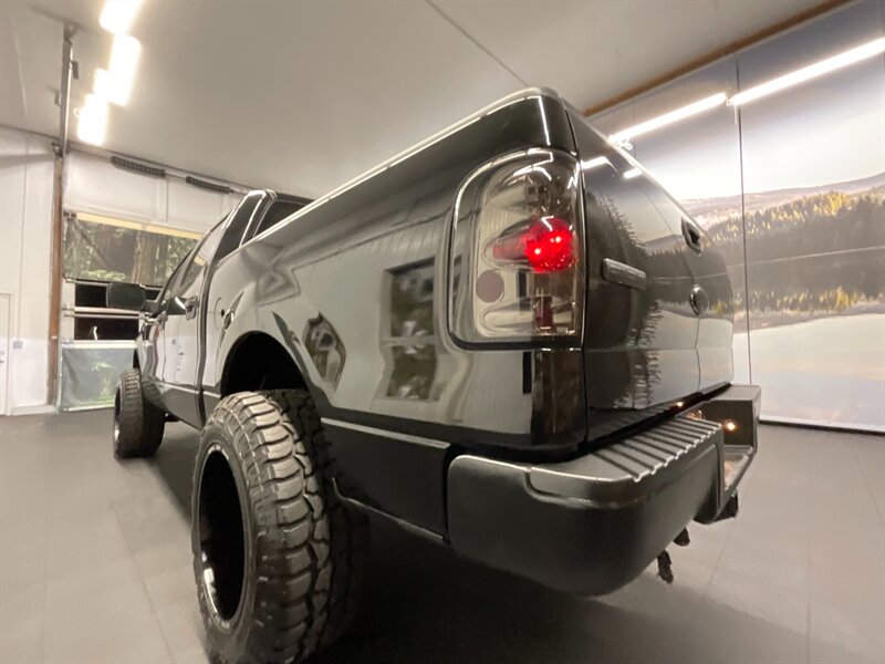 2007 Ford F-150 XLT SuperCrew 4X4 / 5.4L V8 / LIFTED LIFTED  35 " RT TIRES & 20 " WHEELS / BLACKED OUT / ONLY 117,000 MILES - Photo 12 - Gladstone, OR 97027