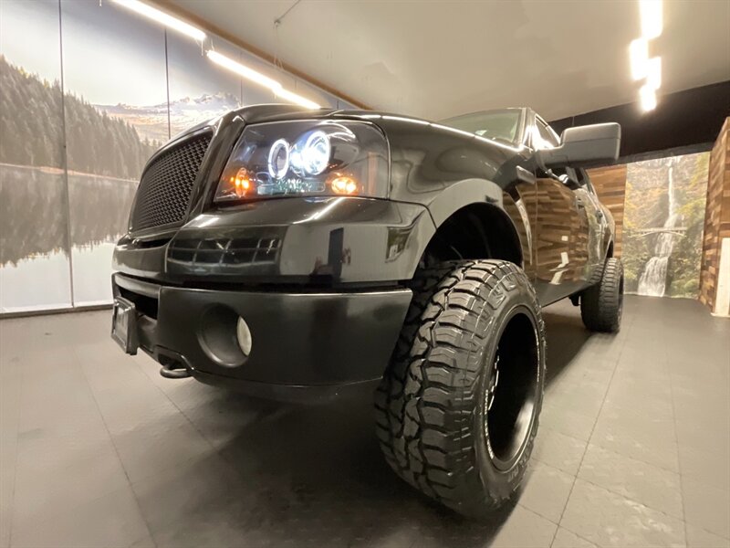 2007 Ford F-150 XLT SuperCrew 4X4 / 5.4L V8 / LIFTED LIFTED  35 " RT TIRES & 20 " WHEELS / BLACKED OUT / ONLY 117,000 MILES - Photo 9 - Gladstone, OR 97027