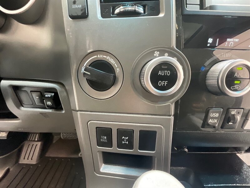 2015 Toyota Sequoia Limited Sport Utility 4X4 / 5.7L V8 / 85K MILES  / LOCAL SUV w. ZERO RUST / Leather Heated Seats / Sunroof / Navigation & Backup Camera / - Photo 18 - Gladstone, OR 97027