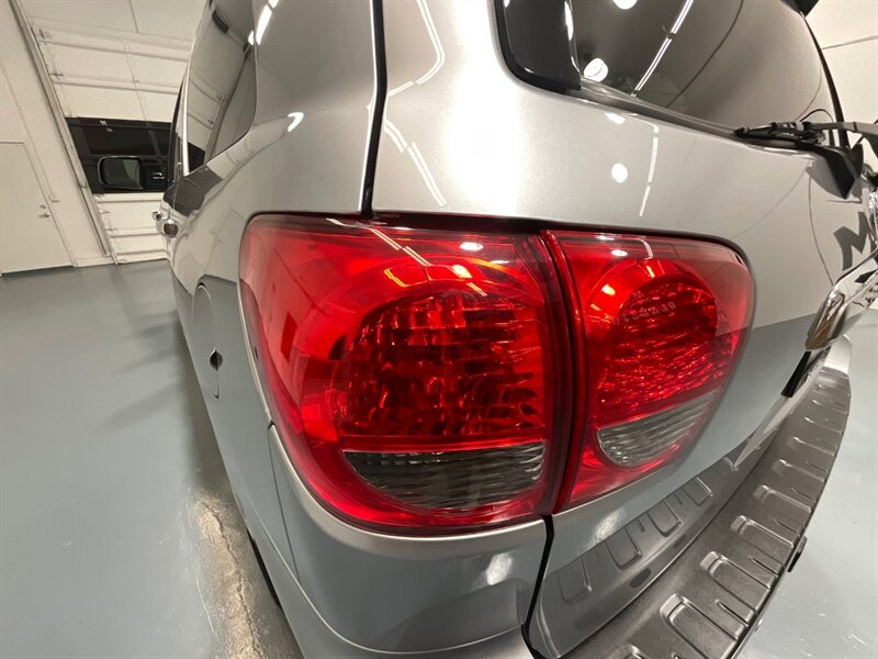 2015 Toyota Sequoia Limited Sport Utility 4X4 / 5.7L V8 / 85K MILES  / LOCAL SUV w. ZERO RUST / Leather Heated Seats / Sunroof / Navigation & Backup Camera / - Photo 29 - Gladstone, OR 97027