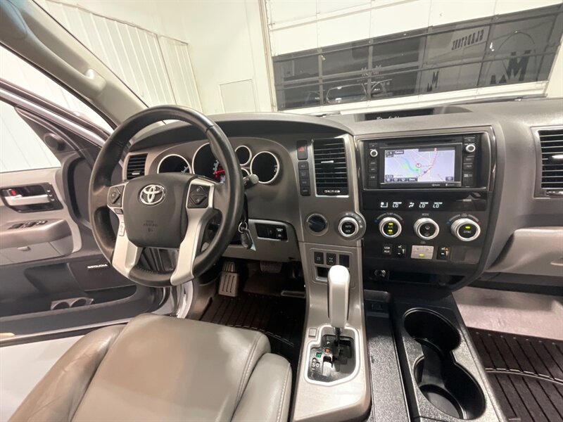 2015 Toyota Sequoia Limited Sport Utility 4X4 / 5.7L V8 / 85K MILES  / LOCAL SUV w. ZERO RUST / Leather Heated Seats / Sunroof / Navigation & Backup Camera / - Photo 15 - Gladstone, OR 97027