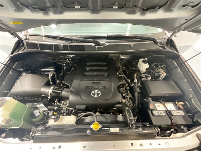 2015 Toyota Sequoia Limited Sport Utility 4X4 / 5.7L V8 / 85K MILES  / LOCAL SUV w. ZERO RUST / Leather Heated Seats / Sunroof / Navigation & Backup Camera / - Photo 60 - Gladstone, OR 97027