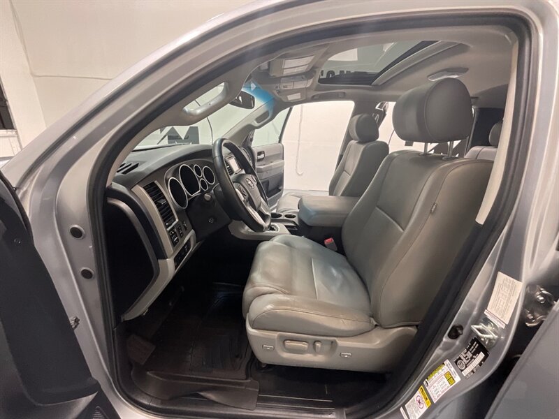 2015 Toyota Sequoia Limited Sport Utility 4X4 / 5.7L V8 / 85K MILES  / LOCAL SUV w. ZERO RUST / Leather Heated Seats / Sunroof / Navigation & Backup Camera / - Photo 40 - Gladstone, OR 97027