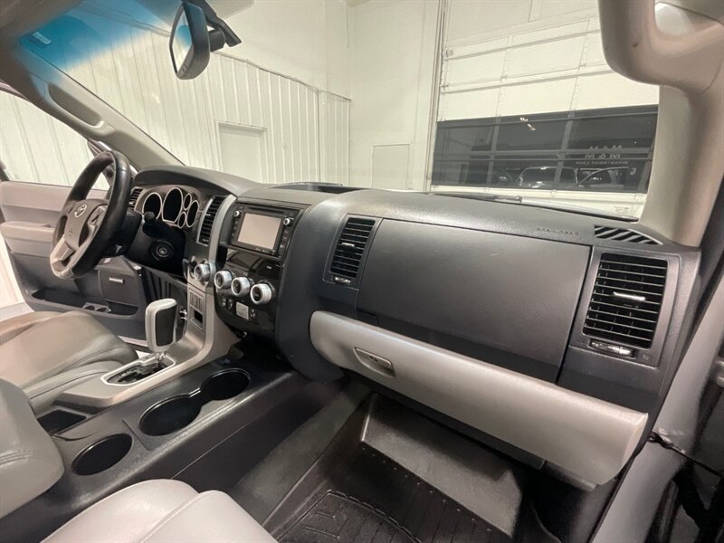 2015 Toyota Sequoia Limited Sport Utility 4X4 / 5.7L V8 / 85K MILES  / LOCAL SUV w. ZERO RUST / Leather Heated Seats / Sunroof / Navigation & Backup Camera / - Photo 37 - Gladstone, OR 97027