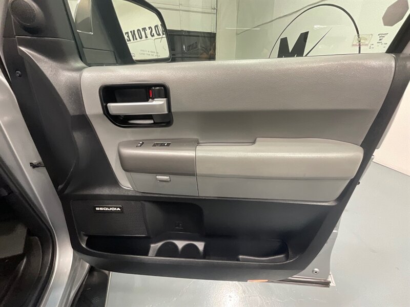 2015 Toyota Sequoia Limited Sport Utility 4X4 / 5.7L V8 / 85K MILES  / LOCAL SUV w. ZERO RUST / Leather Heated Seats / Sunroof / Navigation & Backup Camera / - Photo 32 - Gladstone, OR 97027