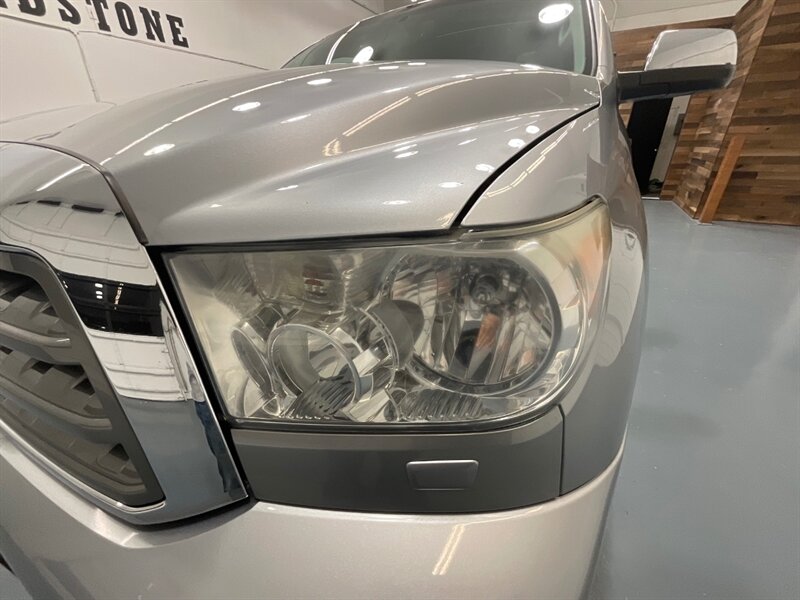 2015 Toyota Sequoia Limited Sport Utility 4X4 / 5.7L V8 / 85K MILES  / LOCAL SUV w. ZERO RUST / Leather Heated Seats / Sunroof / Navigation & Backup Camera / - Photo 26 - Gladstone, OR 97027