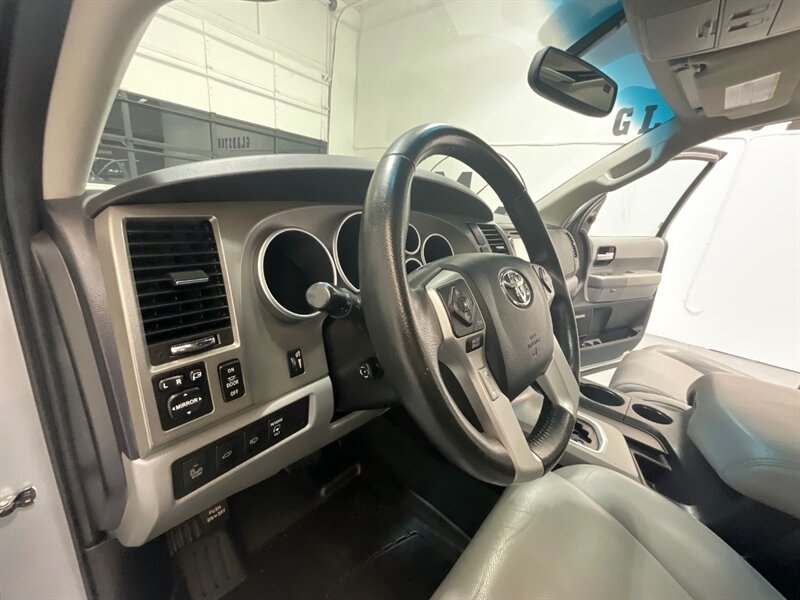 2015 Toyota Sequoia Limited Sport Utility 4X4 / 5.7L V8 / 85K MILES  / LOCAL SUV w. ZERO RUST / Leather Heated Seats / Sunroof / Navigation & Backup Camera / - Photo 38 - Gladstone, OR 97027