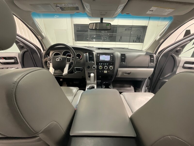 2015 Toyota Sequoia Limited Sport Utility 4X4 / 5.7L V8 / 85K MILES  / LOCAL SUV w. ZERO RUST / Leather Heated Seats / Sunroof / Navigation & Backup Camera / - Photo 43 - Gladstone, OR 97027