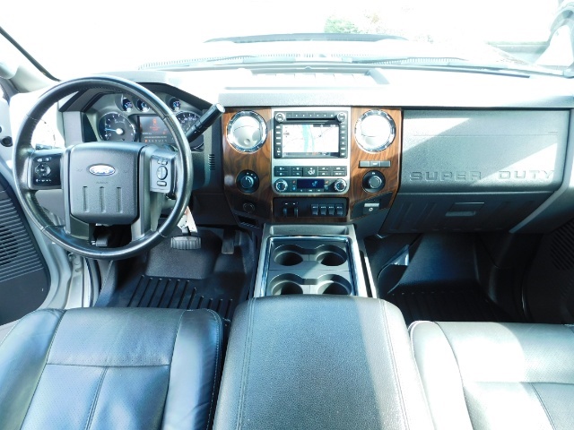 2011 Ford F-350 Super Duty Lariat / Dually / 4WD/ 6.7L DIESEL   - Photo 17 - Portland, OR 97217