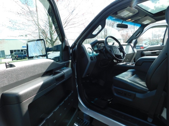 2011 Ford F-350 Super Duty Lariat / Dually / 4WD/ 6.7L DIESEL   - Photo 33 - Portland, OR 97217