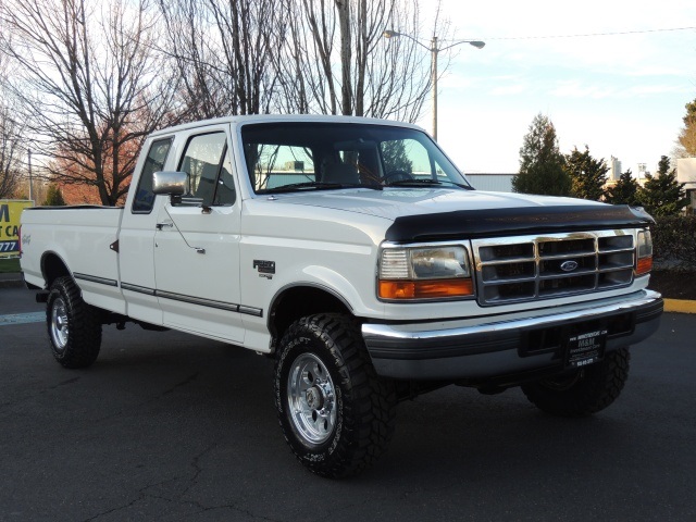 1995 Ford F-250 XLT /4X4 / 7.3L Diesel / 5 Speed Manual / LongBed   - Photo 2 - Portland, OR 97217