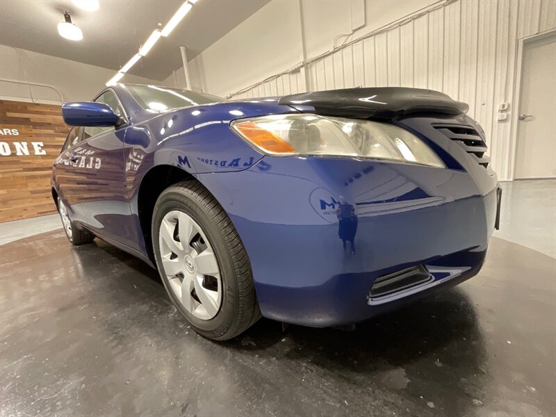 2009 Toyota Camry LE Sedan / 2.4L 4Cyl / ONLY 128K Miles   - Photo 34 - Gladstone, OR 97027