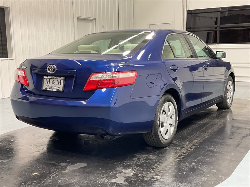 2009 Toyota Camry LE Sedan / 2.4L 4Cyl / ONLY 128K Miles   - Photo 8 - Gladstone, OR 97027