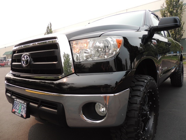 2010 Toyota Tundra Double Cab / 4X4 / 5.7L / 1-OWNER / LIFTED   - Photo 8 - Portland, OR 97217