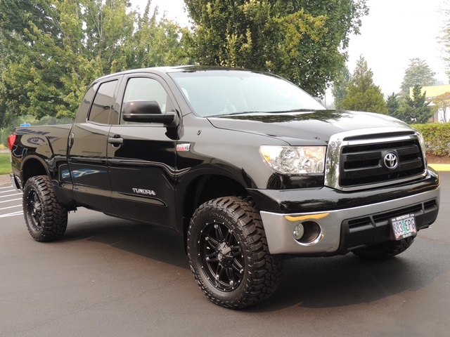 2010 Toyota Tundra Double Cab / 4X4 / 5.7L / 1-OWNER / LIFTED   - Photo 2 - Portland, OR 97217