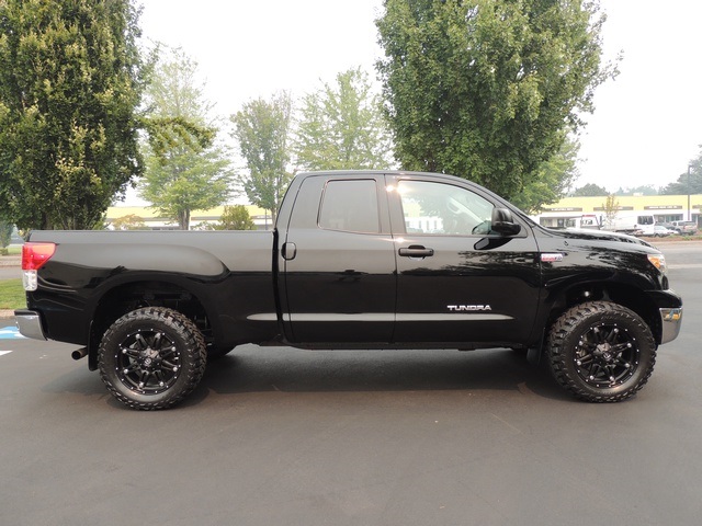 2010 Toyota Tundra Double Cab / 4X4 / 5.7L / 1-OWNER / LIFTED   - Photo 4 - Portland, OR 97217