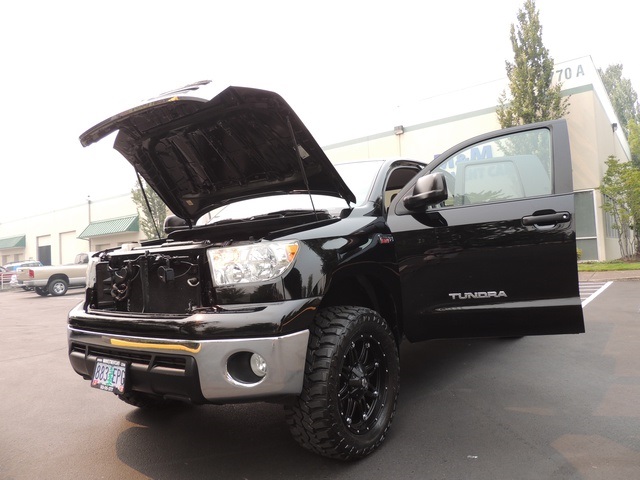 2010 Toyota Tundra Double Cab / 4X4 / 5.7L / 1-OWNER / LIFTED   - Photo 25 - Portland, OR 97217