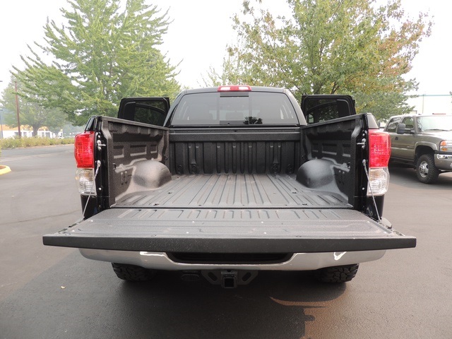 2010 Toyota Tundra Double Cab / 4X4 / 5.7L / 1-OWNER / LIFTED   - Photo 21 - Portland, OR 97217