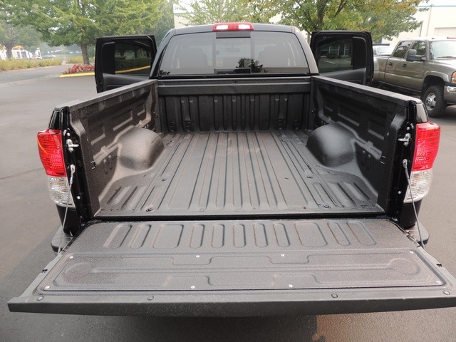 2010 Toyota Tundra Double Cab / 4X4 / 5.7L / 1-OWNER / LIFTED   - Photo 20 - Portland, OR 97217