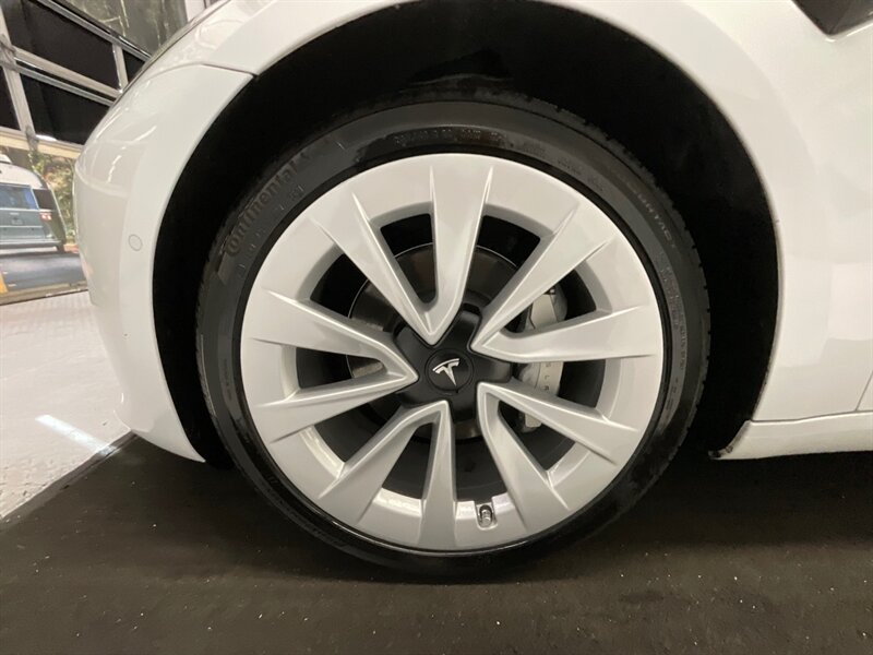 2022 Tesla Model 3 Sedan / FULL SELF DRIVING AUTO PILOT / 17,000 MILE  / 1-OWNER LOCAL / Panoramic Roof / Leather & Heated Seats / AUTO PILOT - Photo 22 - Gladstone, OR 97027