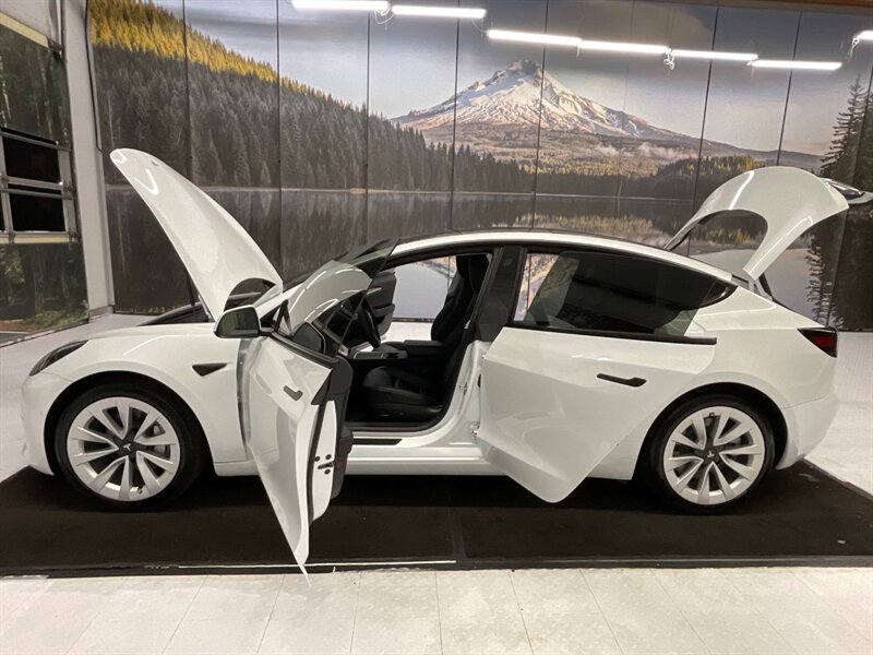 2022 Tesla Model 3 Sedan / FULL SELF DRIVING AUTO PILOT / 17,000 MILE  / 1-OWNER LOCAL / Panoramic Roof / Leather & Heated Seats / AUTO PILOT - Photo 31 - Gladstone, OR 97027